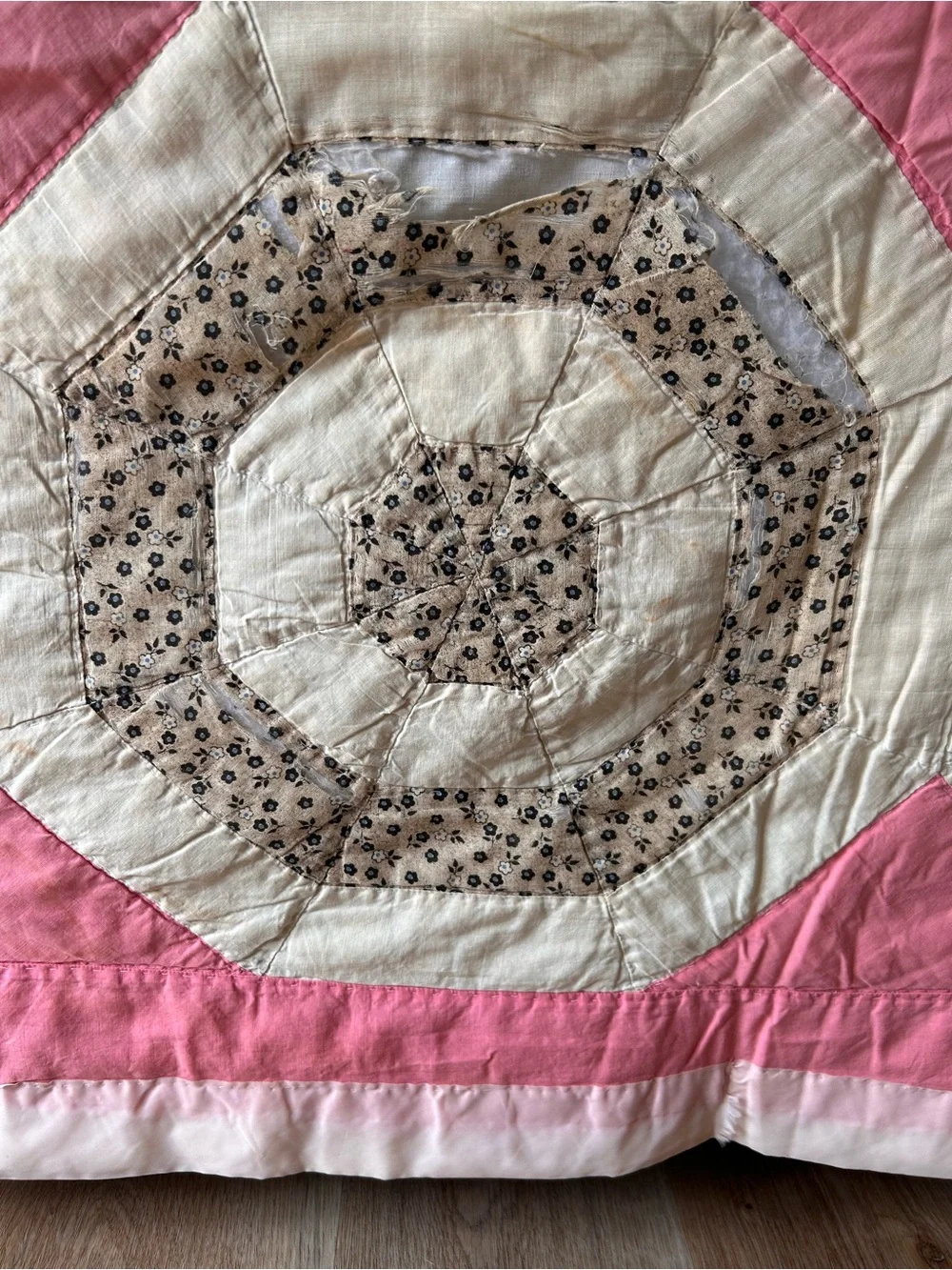 Vintage Handmade Dresden Plate Quilt